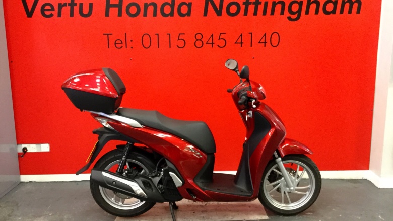 Honda SH125A + TOP BOX
